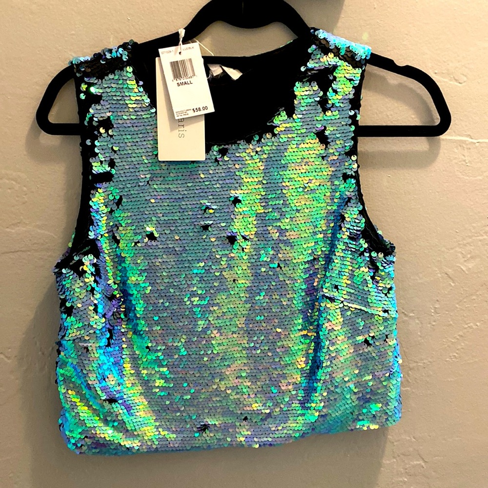 Sorta cropped top size S